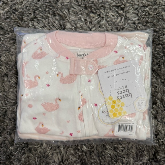Burt's Bees Baby 2pk Graceful Swan Sleep N' Play
in Pink, Size 0-3 Months - Picture 2 of 4